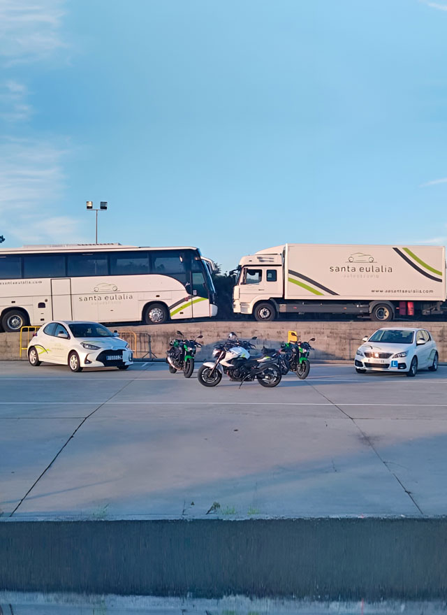 Contacta con las autoescuelas de Santa Eulalia en Santiago y Milladoiro